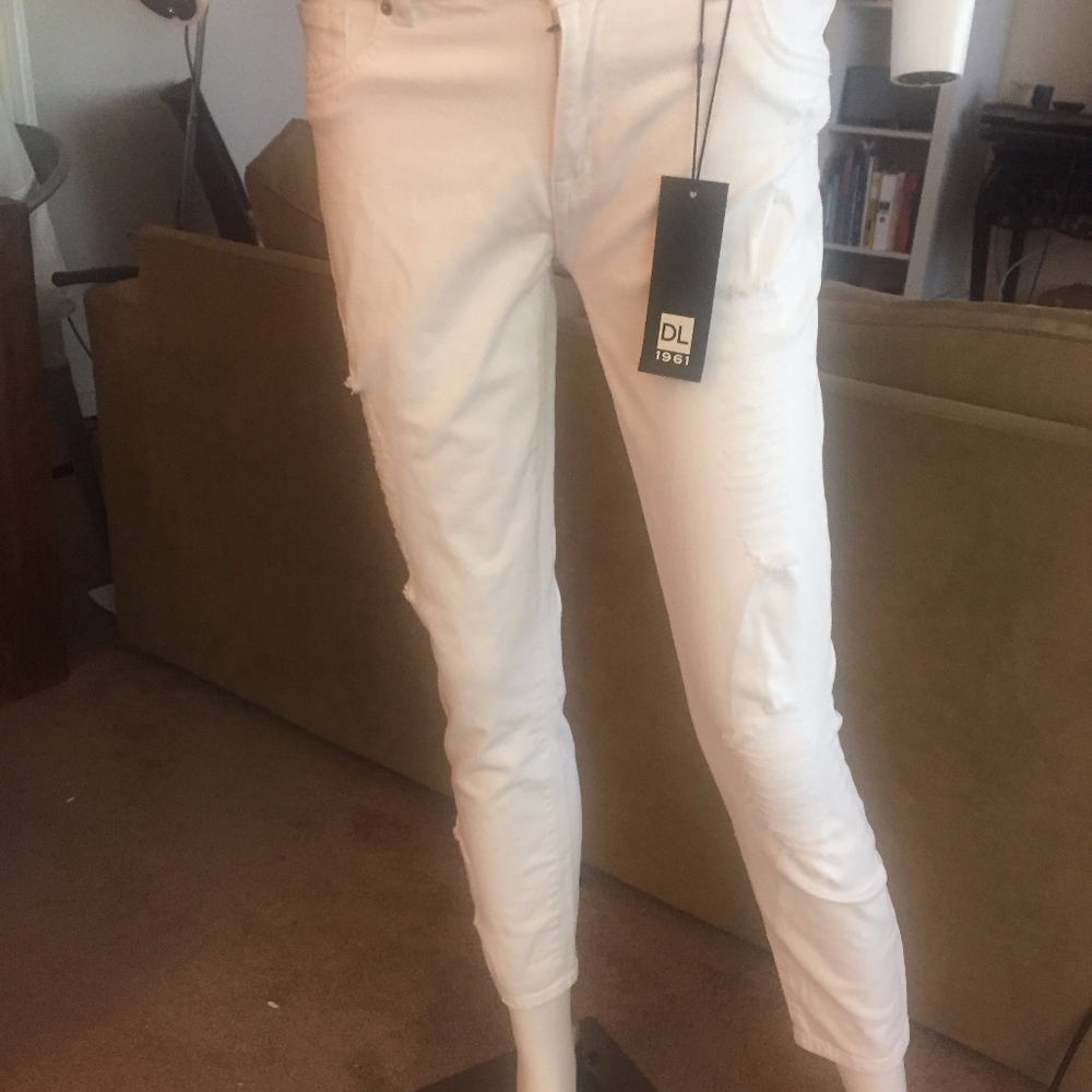 NWT AUTHENTIC DL 1961 White Distressed Skinny Jean